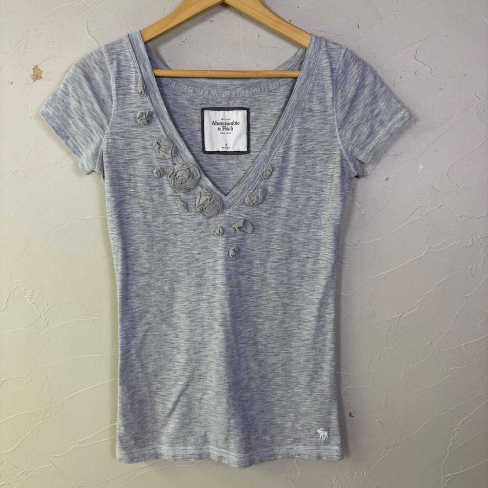 Abercrombie & Fitch Rosette V Neck Top Womens Medium Gray Marl Floral Y2K